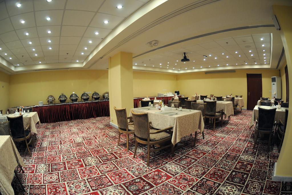 Hala Hotel Эль-Хубар Экстерьер фото